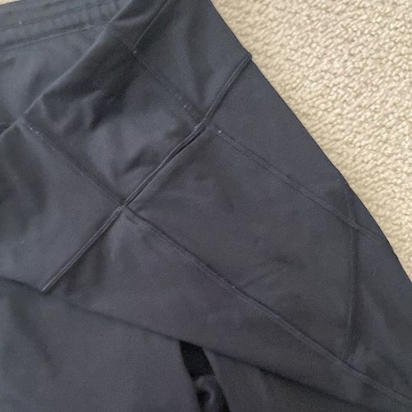 LULULEMON Final Lap Crop 23β Like New Black Nulux Leggings Fast & Free Sz 6 VEUC - Picture 7 of 15